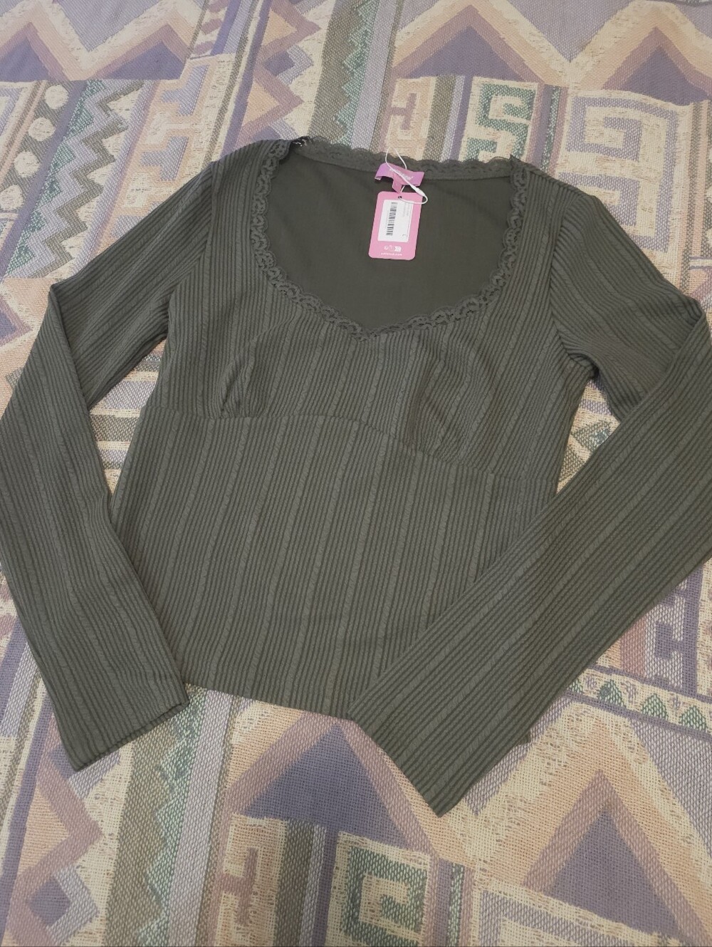NWT Edikted Beatrix Lacey Ribbed V-neck Long Sleeve Top Size Large